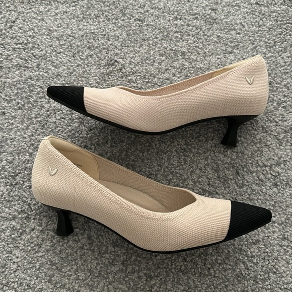 VIVAIA Scarlett cap toe kitten heels size 5 - Picture 11 of 14